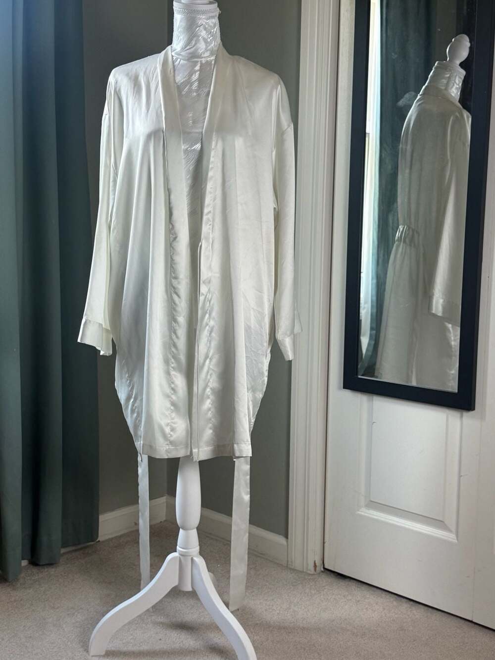 Victoria’s Secret Ivory Satin Robe One Size Bridal Kimono Tie Waist Vintage